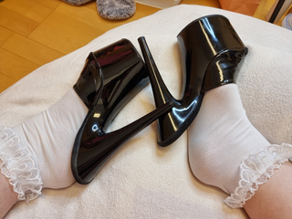 Come Under My HEELS