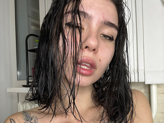 😈