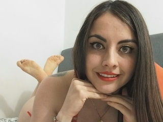 laura cute