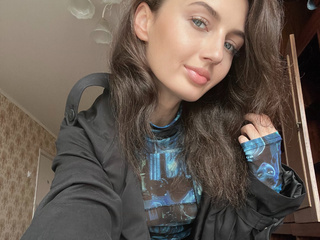 🩷🖤🩷🖤