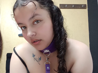 Sexy Submissive Curvy Girl