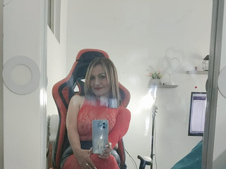 Do you like how red looks on me?