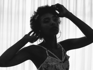 B&W