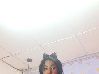 🐱💋 This sweet tiger gets off your bed🐱💋