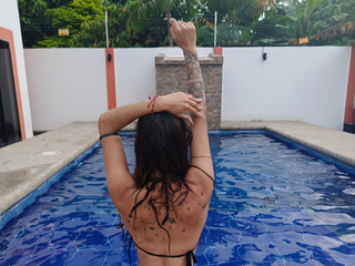 Amo estar en la piscina