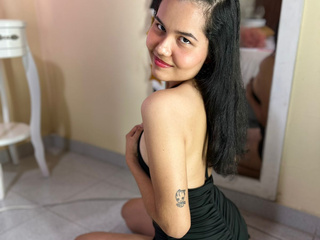 ♥::::::::♥