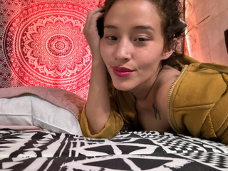 I wanna leave my red lipstick on your face