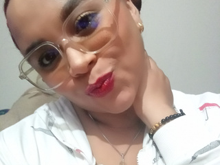 shiny lips