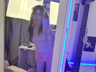 Pink :3