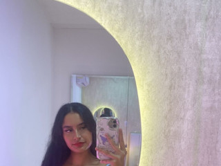 love me 👀