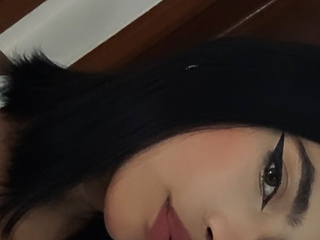 💋.