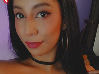 💋 Kiss Me Slowly