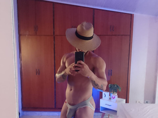 Ronnie, yummy! 🤤🍆
