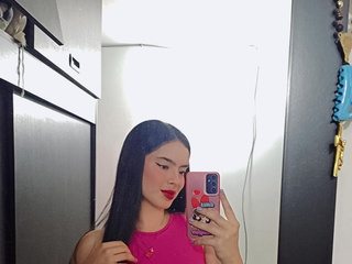 I love how fuchsia looks on me ❤