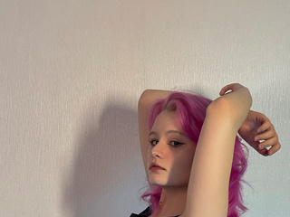 HI, I'M EVA