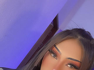 •-•