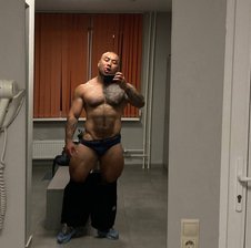 Aaron-Muscle