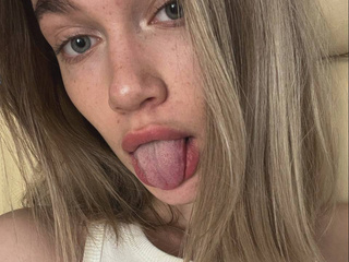 I know you love my tongue👅👅👅