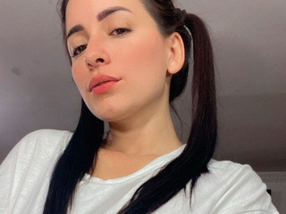 Which of the 2 ponytails suits me better?