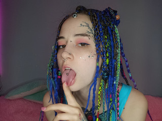 показываю тебе язык))