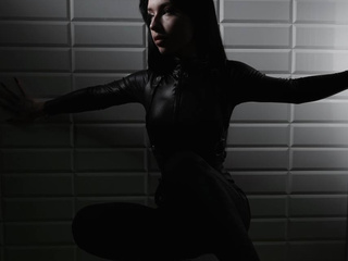 Vi
