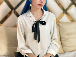 Your porcelain doll 💙🎀