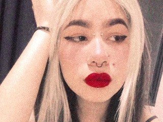 My style with blonde locks