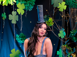 🍀 "Kiss me... luck is on my side." 💋