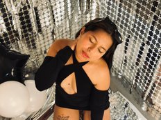 Sharlotte-Milk Webcam Model Profile