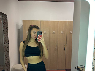 sporty/casual meee