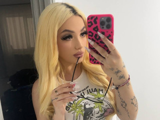 photo in front of mirror