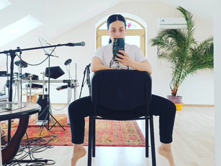 L