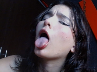 Hii, do u want give me your cum on my mouth??