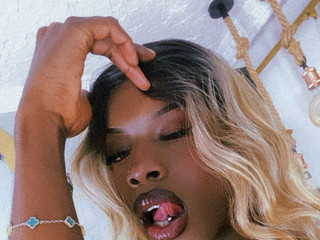 kiss me 🙈🤤