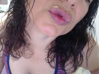 kisses my beautiful lips