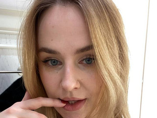 Red nails