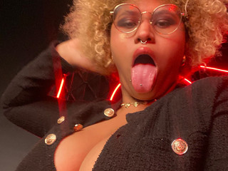 Dominant Queen