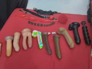 escoge con cual dildo me quieres follar