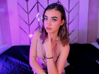 I LOOK SO PRETTY IN MY PINK ROOM🩷