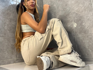 Pose for you