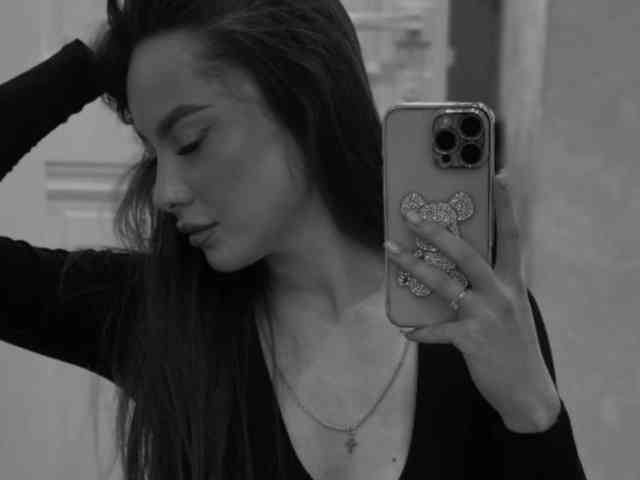 -Valeria-