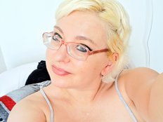Vika211 Webcam Model Profile