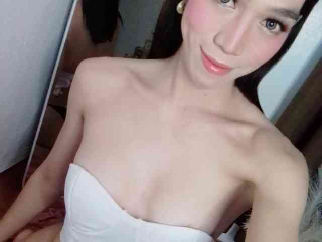 Ladyboycummer