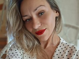 Webcam model Krisred from BongaCams