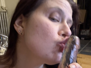 Playing didlo