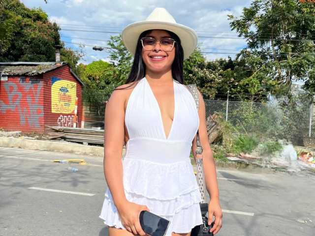 selena-f