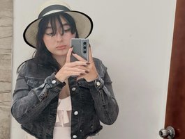 Webcam model hairyvaleri2 from BongaCams