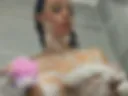 Disfrutando mis tetas jugosas
