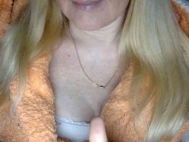 BlondyVio webcam