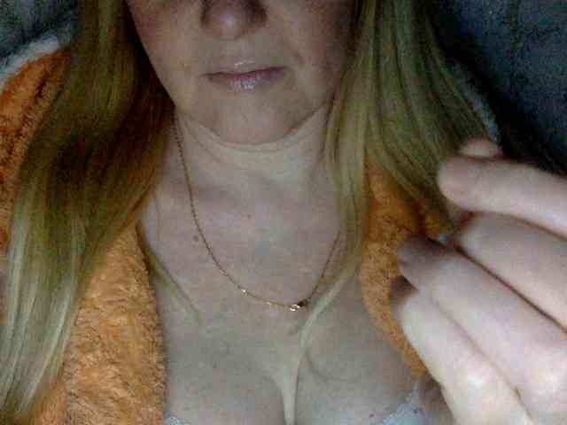 BlondyVio webcam
